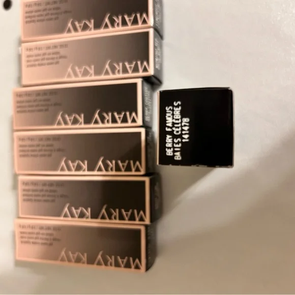 Mary Kay lipsticks tons of different colors! - Picture 3 of 6